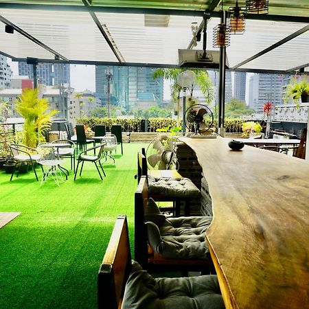 Hash Apartment With Unique Chill Design At Silom Soi 3 بانكوك المظهر الخارجي الصورة