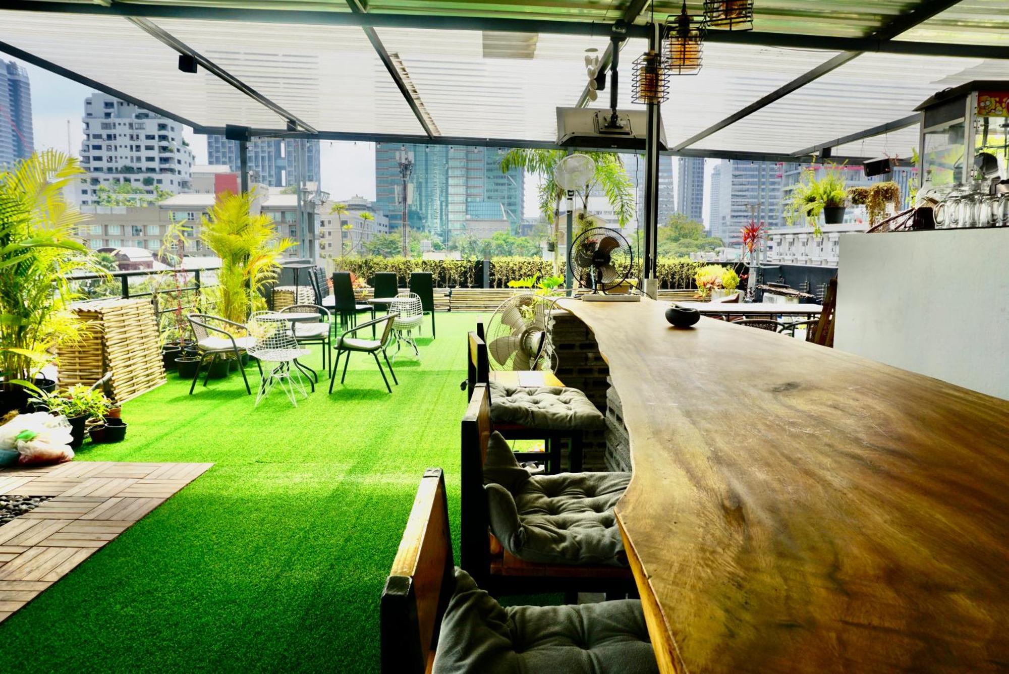 Hash Apartment With Unique Chill Design At Silom Soi 3 بانكوك المظهر الخارجي الصورة