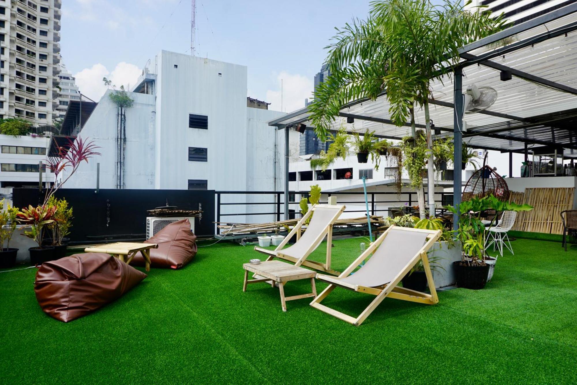 Hash Apartment With Unique Chill Design At Silom Soi 3 بانكوك المظهر الخارجي الصورة